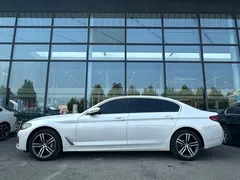 2023 BMW 5 Series 530Li Leading Luxury Package, белый — фото 5