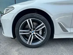 2023 BMW 5 Series 530Li Leading Luxury Package, белый — фото 6