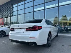 2023 BMW 5 Series 530Li Leading Luxury Package, белый — фото 13
