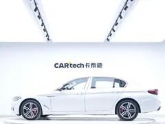 2021 BMW 5 Series 530Li xDrive Luxury Package, белый — фото 2
