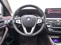 2021 BMW 5 Series 530Li xDrive Luxury Package, белый — фото 15