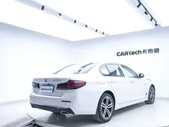2021 BMW 5 Series 530Li xDrive Luxury Package, белый — фото 20