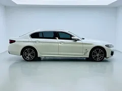 2022 BMW 5 Series 530Li Executive M Sport Package, белый — фото 9