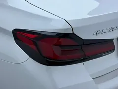 2022 BMW 5 Series 530Li Executive M Sport Package, белый — фото 17