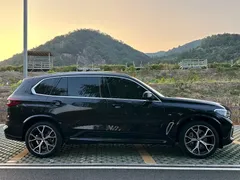 2022 BMW X5 40Li M Sport Package, чёрный — фото 4