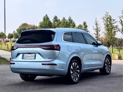 2024 Aito M7 1.5T RWD Plus 5-seat, синий — фото 16
