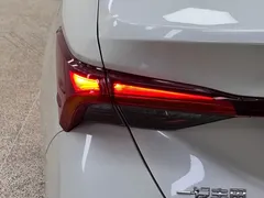 2023 Toyota Avalon Hybrid 2.5L Luxury, белый — фото 3