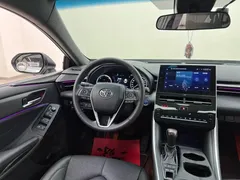2023 Toyota Avalon Hybrid 2.5L Luxury, белый — фото 16