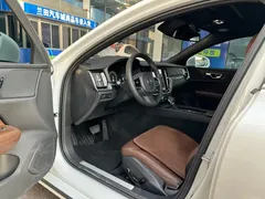 2021 Volvo S60 T4 Luxury, белый — фото 4