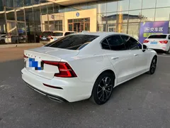 2021 Volvo S60 T4 Luxury, белый — фото 7