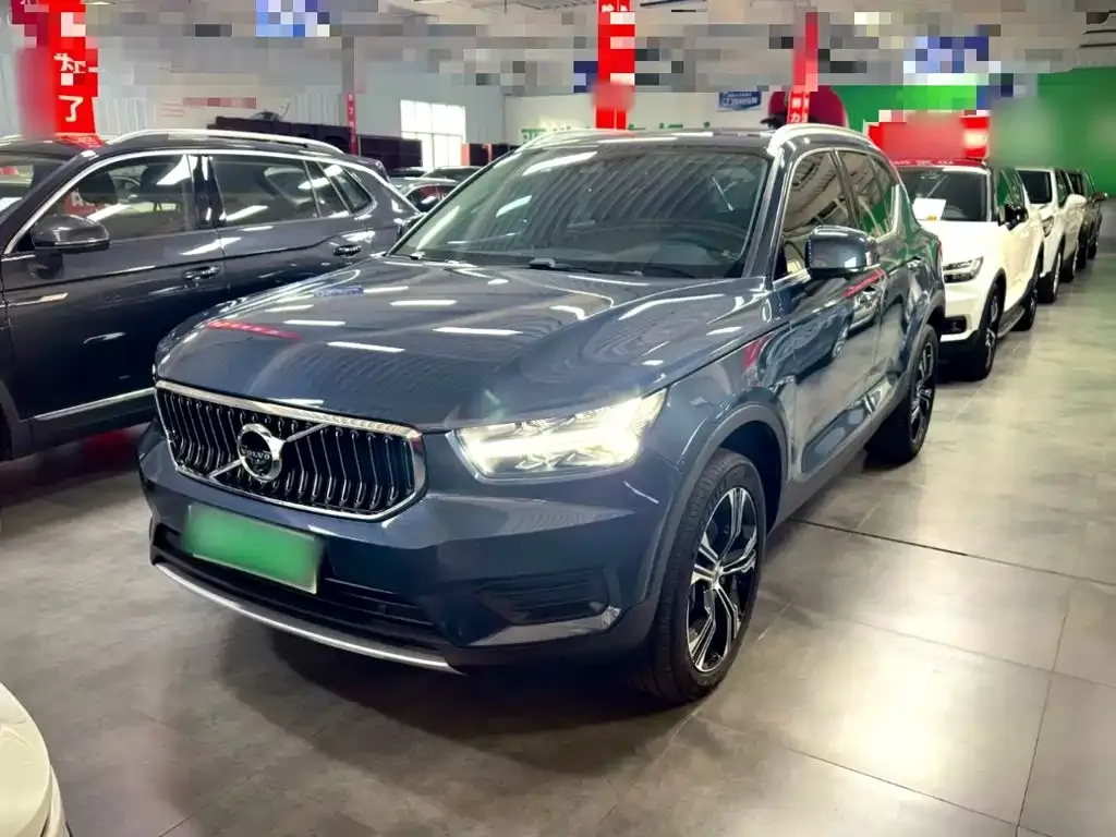 2022 Volvo XC40 4WD Luxury