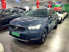 2022 Volvo XC40 4WD Luxury, синий — фото 1