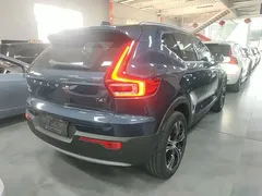 2022 Volvo XC40 4WD Luxury, синий — фото 7