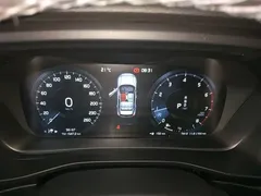 2022 Volvo XC40 4WD Luxury, синий — фото 12