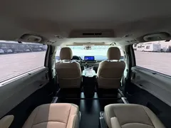 2023 Toyota Sienna 2.5L Hybrid Comfort, белый — фото 11