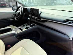 2023 Toyota Sienna 2.5L Hybrid Comfort, белый — фото 17