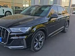 2023 Audi Q7 55 TFSI quattro S line Sport, чёрный — фото 1