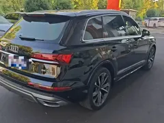 2023 Audi Q7 55 TFSI quattro S line Sport, чёрный — фото 2