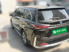 2023 Toyota Sienna 2.5L Hybrid Comfort, чёрный — фото 4