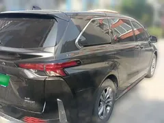 2023 Toyota Sienna 2.5L Hybrid Comfort, чёрный — фото 6
