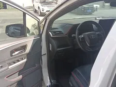 2023 Toyota Sienna 2.5L Hybrid Comfort, чёрный — фото 17