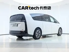 2025 Li Auto MEGA Ultra Smart Refresh, белый — фото 8