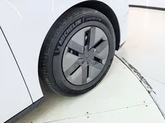 2025 Li Auto MEGA Ultra Smart Refresh, белый — фото 12