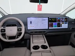 2025 Li Auto MEGA Ultra Smart Refresh, белый — фото 14