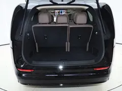2025 Li Auto MEGA Ultra Smart Refresh, белый — фото 18