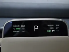 2025 Li Auto MEGA Ultra Smart Refresh, белый — фото 21