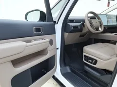 2025 Li Auto MEGA Ultra Smart Refresh, белый — фото 24