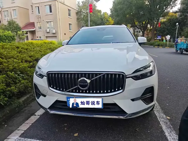 2023 Volvo XC60 4WD Luxury