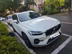 2023 Volvo XC60 4WD Luxury, белый — фото 3