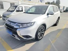2020 Mitsubishi Outlander 2.0L 2WD 5-seat, белый — фото 2