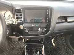 2020 Mitsubishi Outlander 2.0L 2WD 5-seat, белый — фото 13