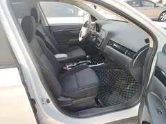 2020 Mitsubishi Outlander 2.0L 2WD 5-seat, белый — фото 25