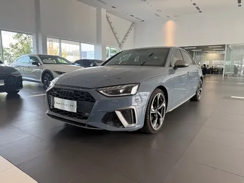 2022 Audi A4L 40 TFSI quattro RS Package