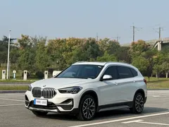2022 BMW X1 Premium, белый — фото 1