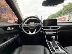 2021 Kia Cerato 1.5L CVT Fashion, белый — фото 13
