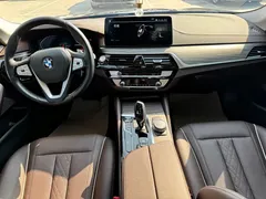 2021 BMW 5 Series 530Li Leading Luxury Package, чёрный — фото 16