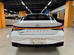2021 Hyundai Elantra 1.5L CVT LUX Premium, белый — фото 7
