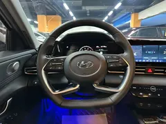 2021 Hyundai Elantra 1.5L CVT LUX Premium, белый — фото 10