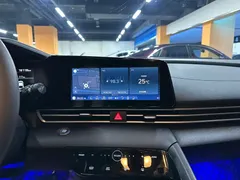 2021 Hyundai Elantra 1.5L CVT LUX Premium, белый — фото 11
