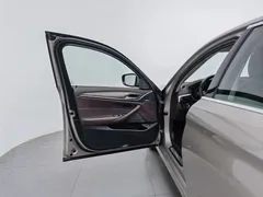 2022 BMW 5 Series 530Li Leading Luxury Package — фото 8