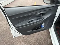 2022 Toyota Vios FS 1.5L CVT CARE, белый — фото 6