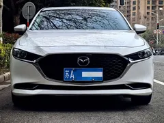2023 Mazda 3 2.0L AT, белый — фото 2