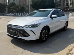 2026 BYD Qin PLUS DM-i PHEV 210km Progressive, белый — фото 1