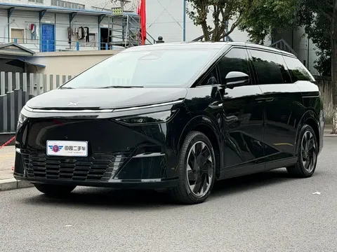 2024 Xpeng X9 610 Long Range Pro