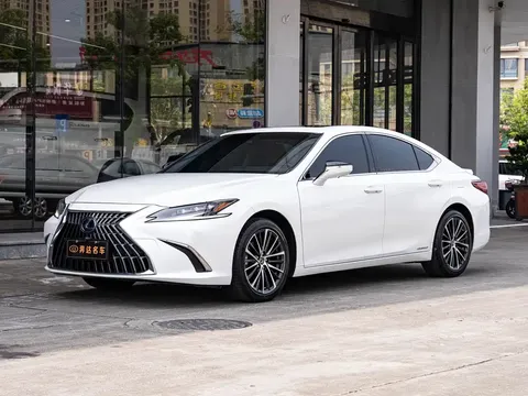 2021 Lexus ES 300h Hybrid Premium