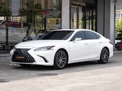 2021 Lexus ES 300h Hybrid Premium, белый — фото 1